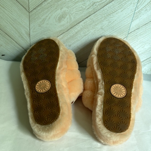 UGG pink platform fuzzy slipper US 7 - Picture 9 of 9
